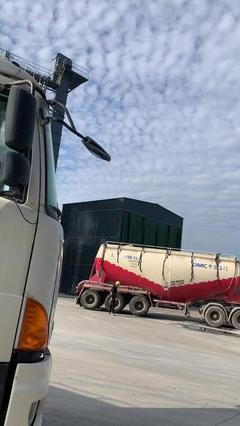 PO425散裝水泥水泥車汽車銷售 高效運(yùn)輸與市場(chǎng)機(jī)遇